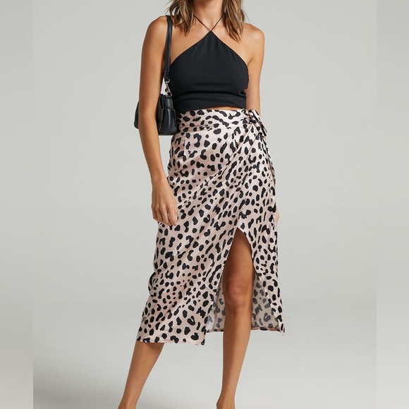 Showpo leopard skirt - Picture 2 of 7